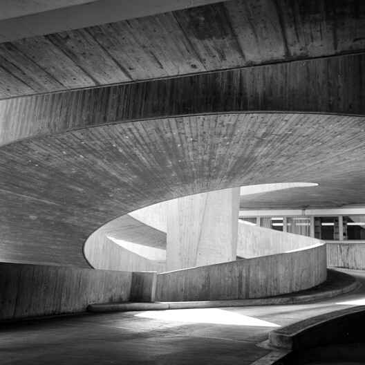 Hochhaus zur Palme Bleicherweg 33, Zurich / Switzerland, 1964. Architecture: Haefeli Moser Steiger. Image © Thomas Mayer Hochhaus zur Palme Bleicherweg 33, Zurich / Switzerland, 1964. Architecture: Haefeli Moser Steiger. Image © Thomas Mayer