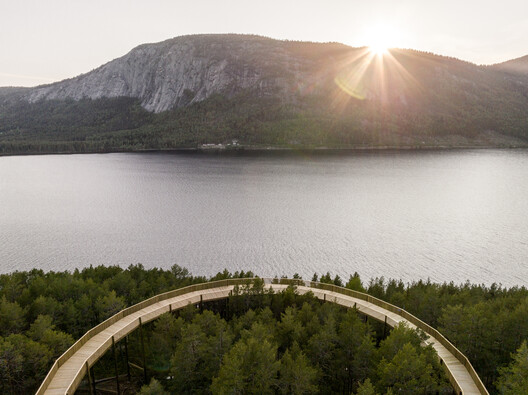 Aerial view of Treetop Walk Hamaren Activity Park by EFFEKT. Image © Rasmus Hjortshøj Aerial view of Treetop Walk Hamaren Activity Park by EFFEKT. Image © Rasmus Hjortshøj