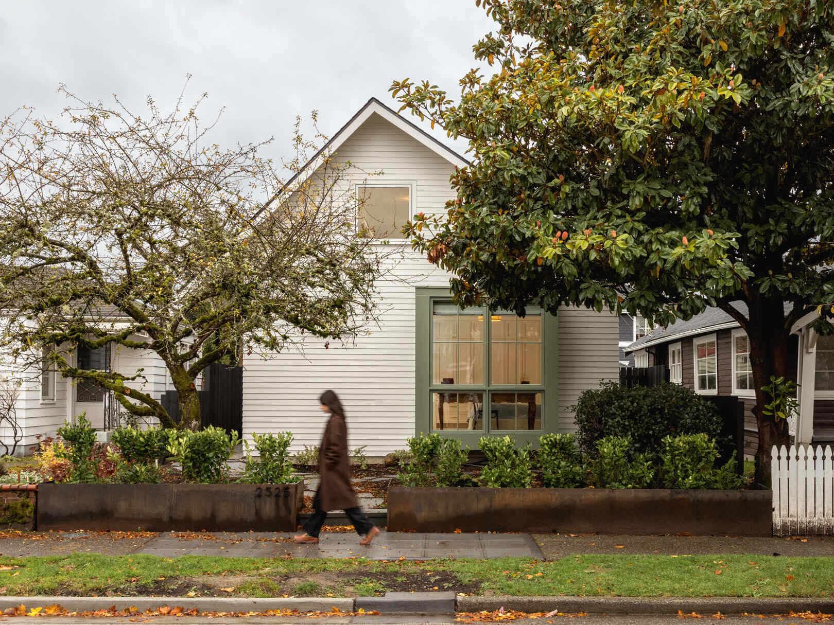 Where Traditional Style Meets Contemporary Craft in a Compact Seattle Home
