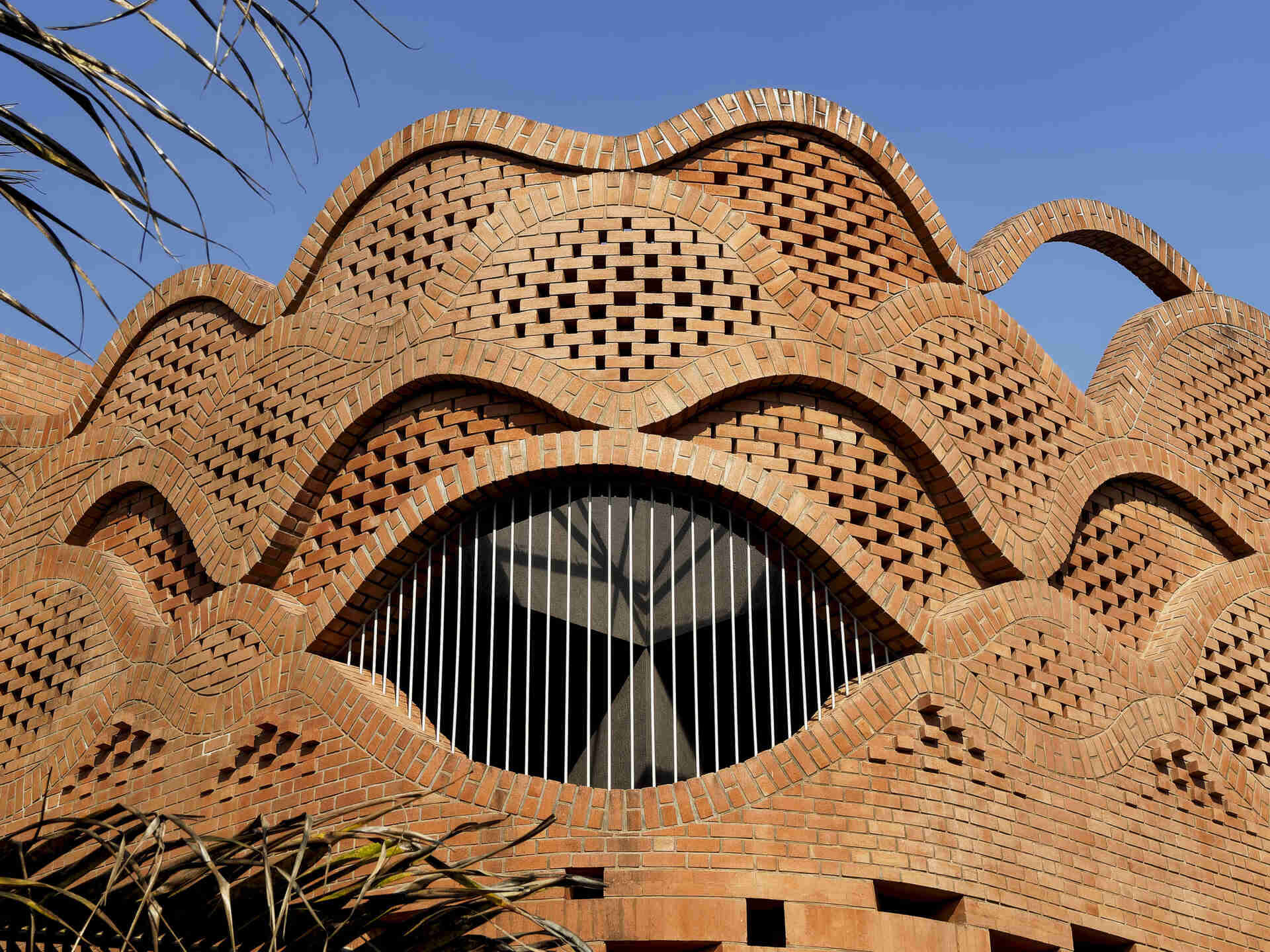 Meet the Home That Uses Brickwork as Both Structure and Sculpture